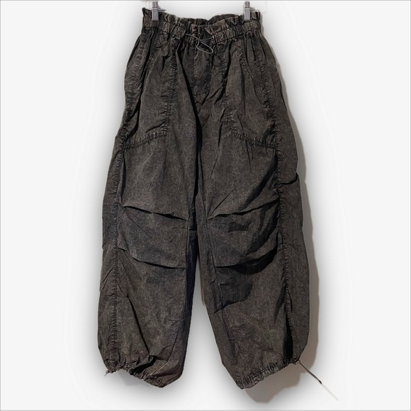 UO | Sloan Nylon Ultra-Baggy Ballon Pants - Picture 2 of 9